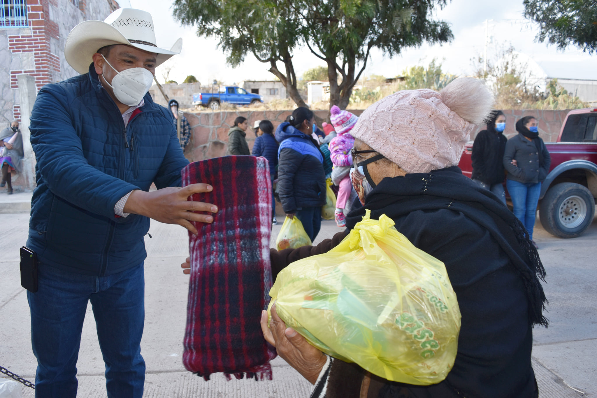 Entregan apoyos invernales en comunidades de Valparaíso