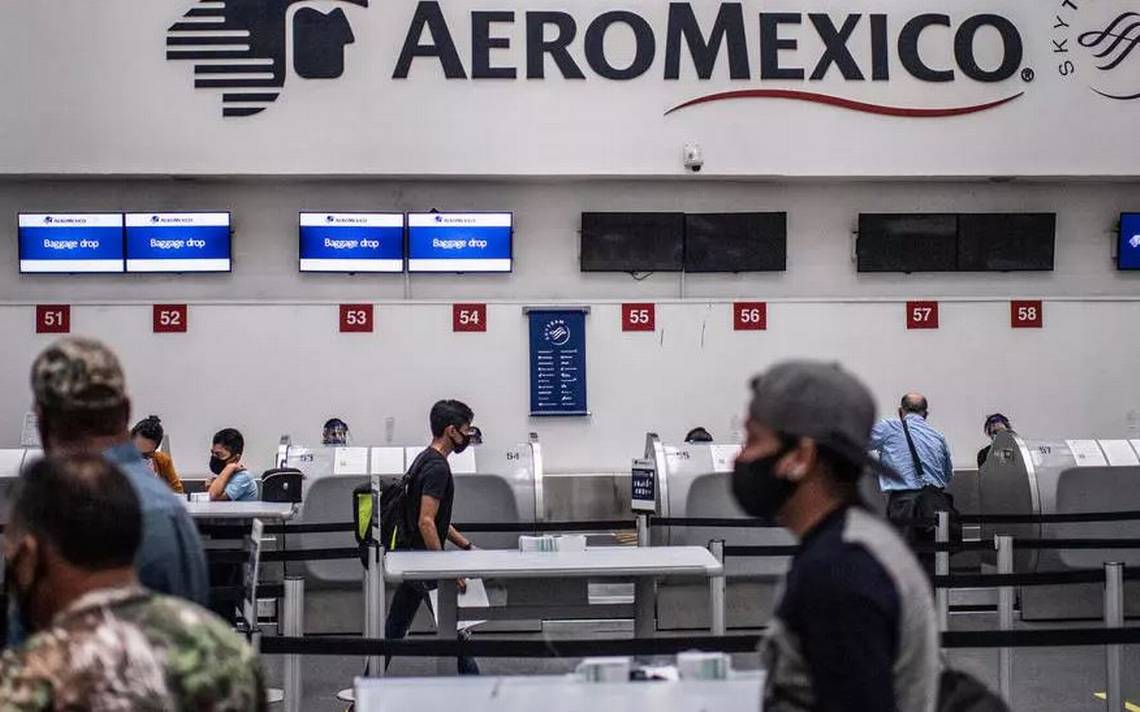 Pilotos y sobrecargos acuerdan reducción salarial para apoyar a Aeroméxico
