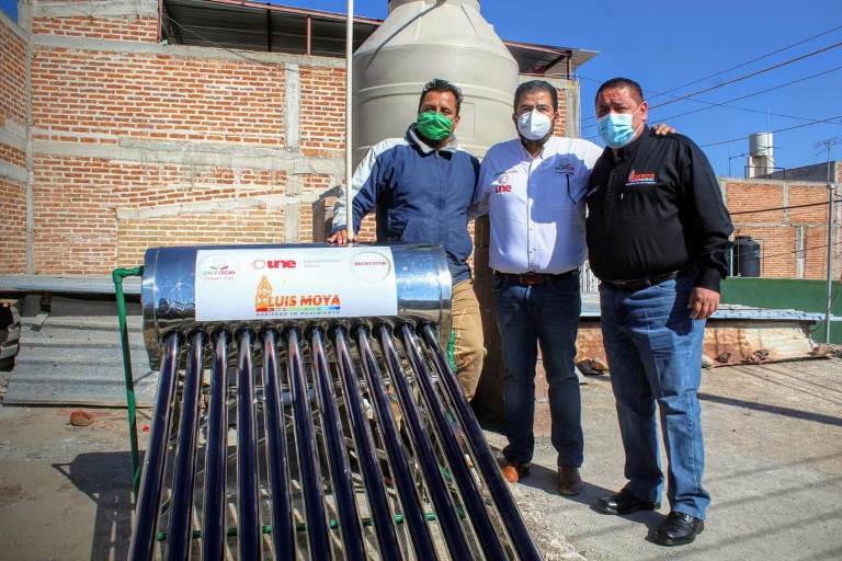 Benefician a familias de Luis Moya con 600 calentadores solares