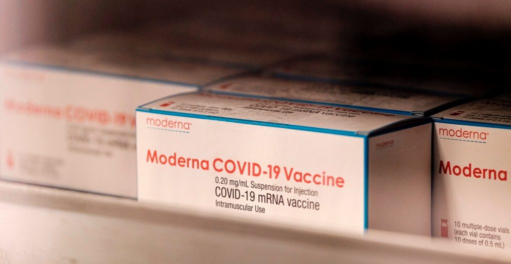 Moderna asegura que su vacuna COVID-19 es efectiva contra variantes
