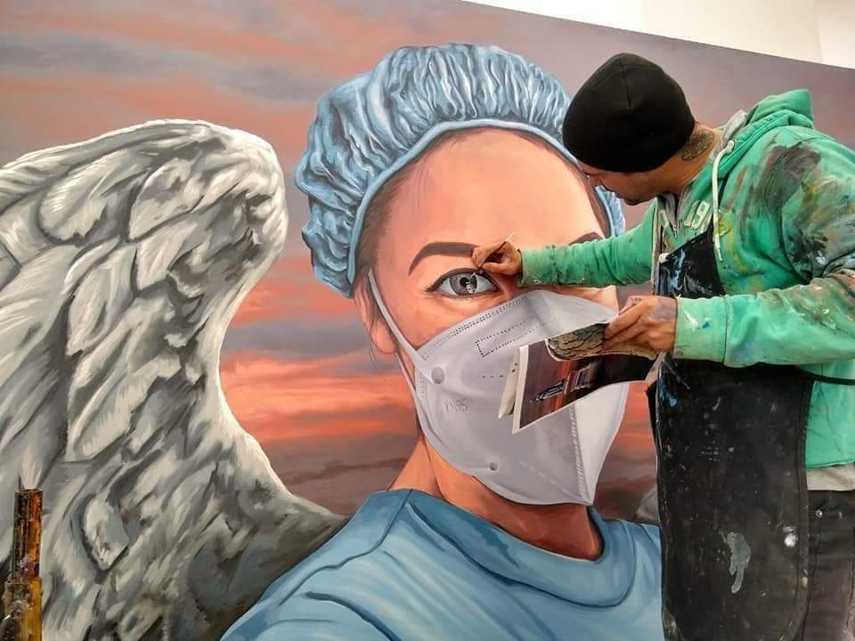 Con un mural, pintores zacatecanos rinden homenaje a enfermeras