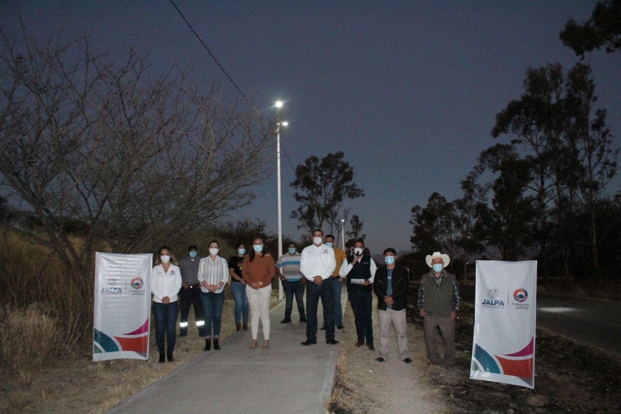Entregan nuevas luminarias en comunidades de Jalpa