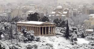 Manto de nieve cubre la Acrópolis de Atenas
