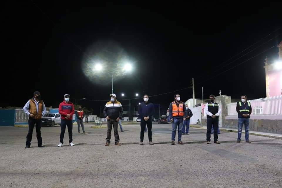 Rehabilitan luminarias en comunidad Benito Juárez