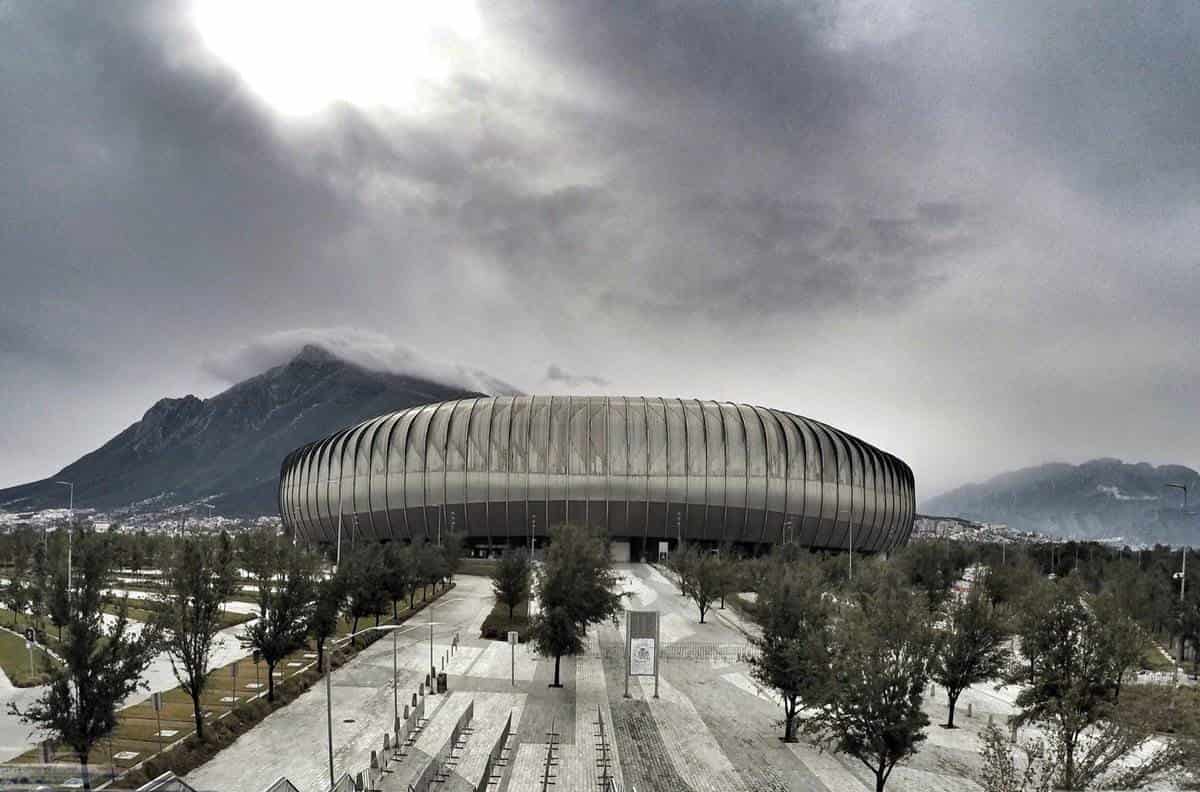 Nieve invade estadios de fútbol mexicano