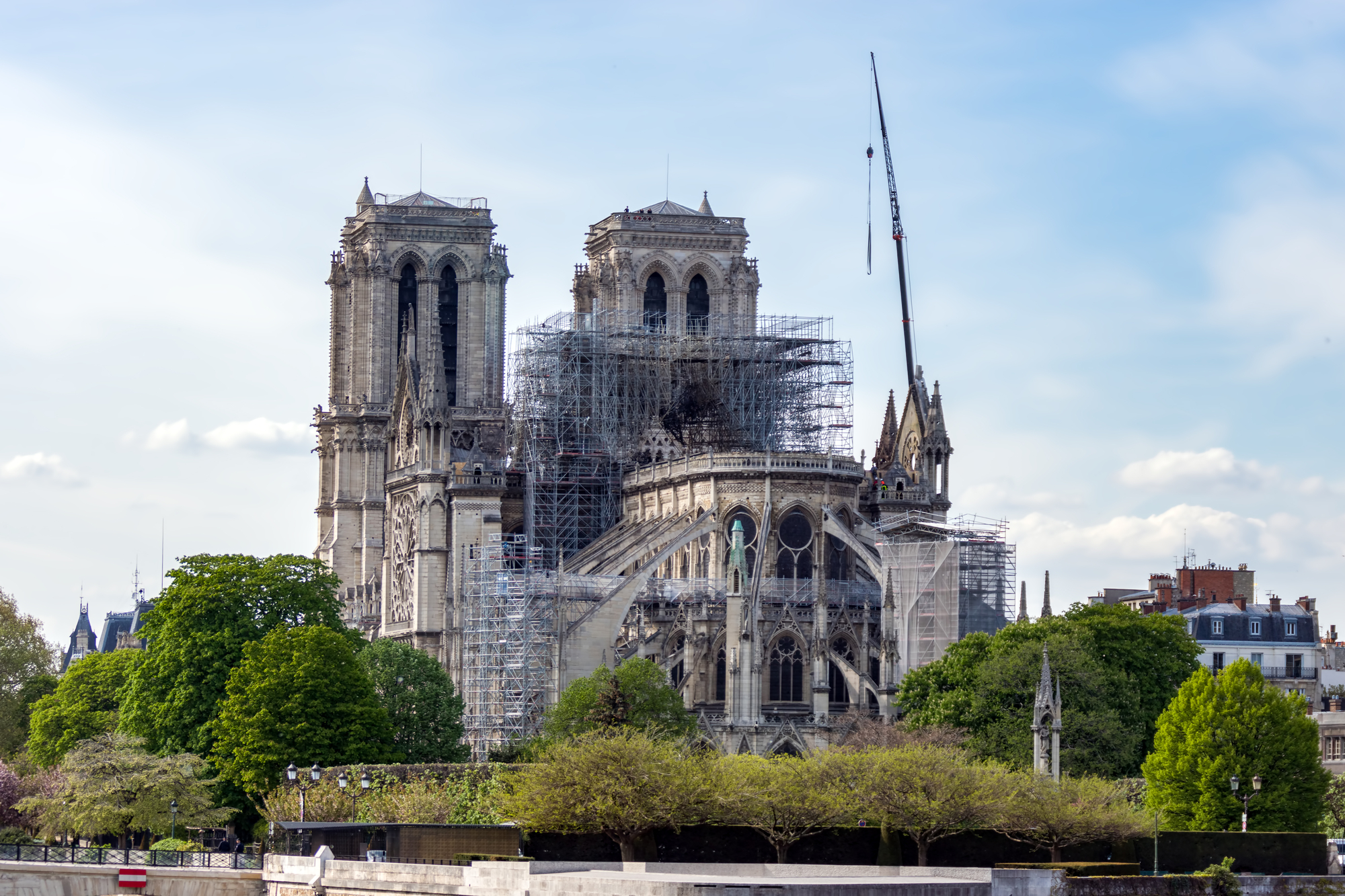 Buscan piedras similares a las de Notre Dame para restaurarla