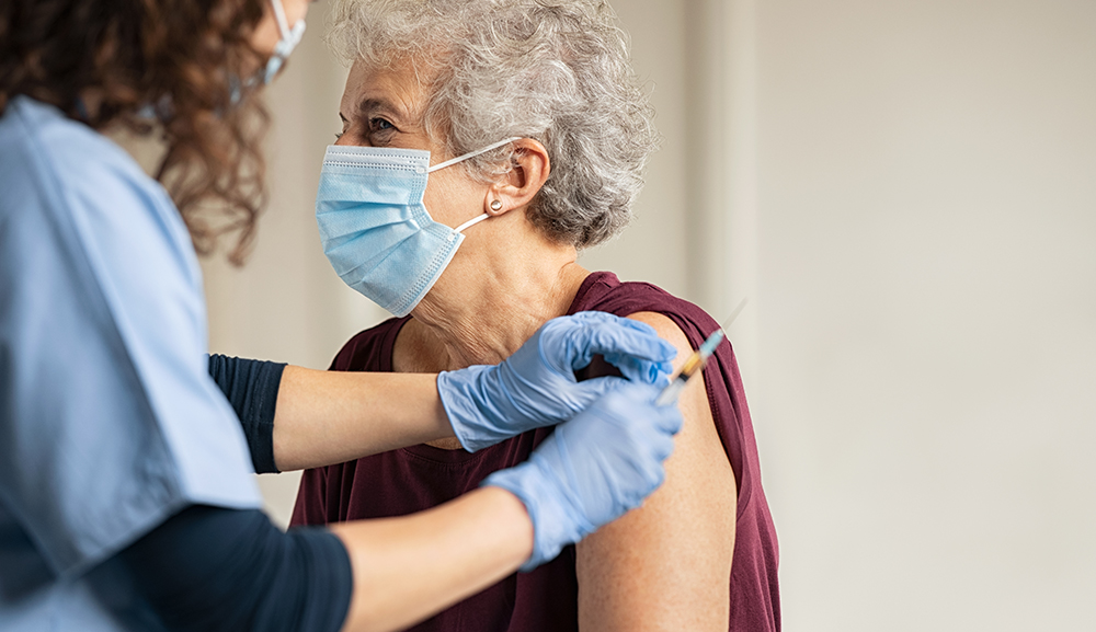 Adultos mayores serán vacunados en marzo; promete AMLO