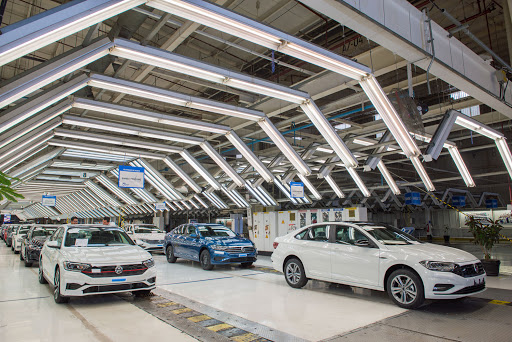 Volkswagen, Mazda y GM detiene producción por falta de gas