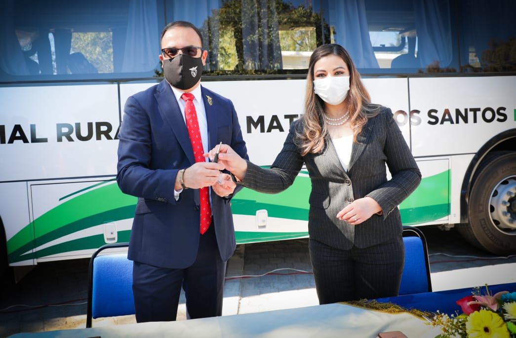 Entregan autobús a estudiantes de la Normal “General Matías Ramos Santos”