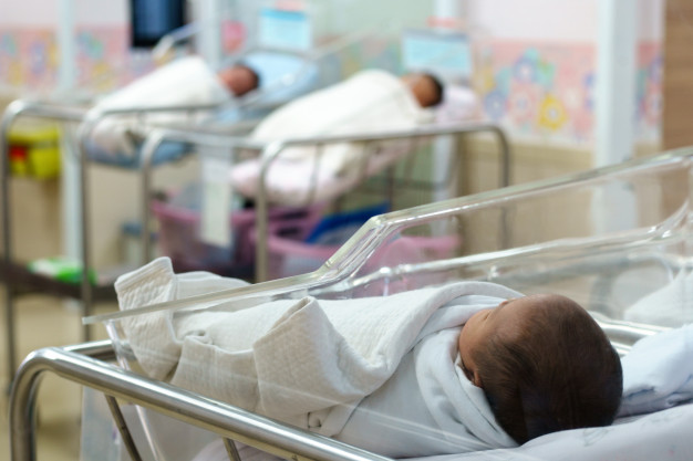 Nace primer bebé en el mundo con anticuerpos de Covid-19
