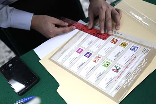 Realiza INE revisión final de emblemas en boleta electoral