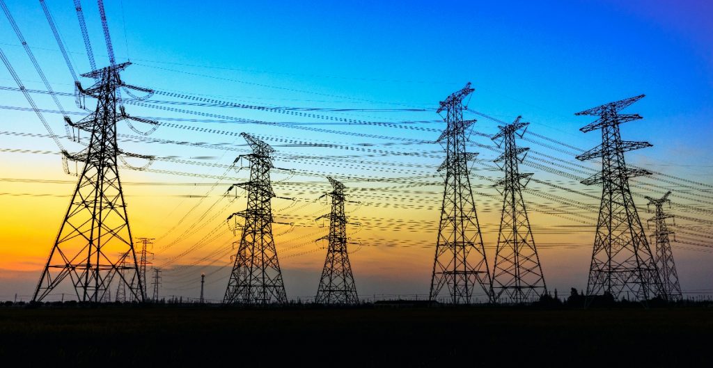 Juez suspende de manera indefinida Ley de la Industria Eléctrica