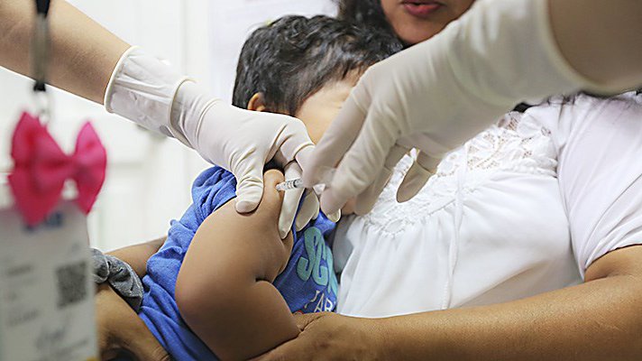 México negocia ensayos de vacunas anticovid para menores de edad