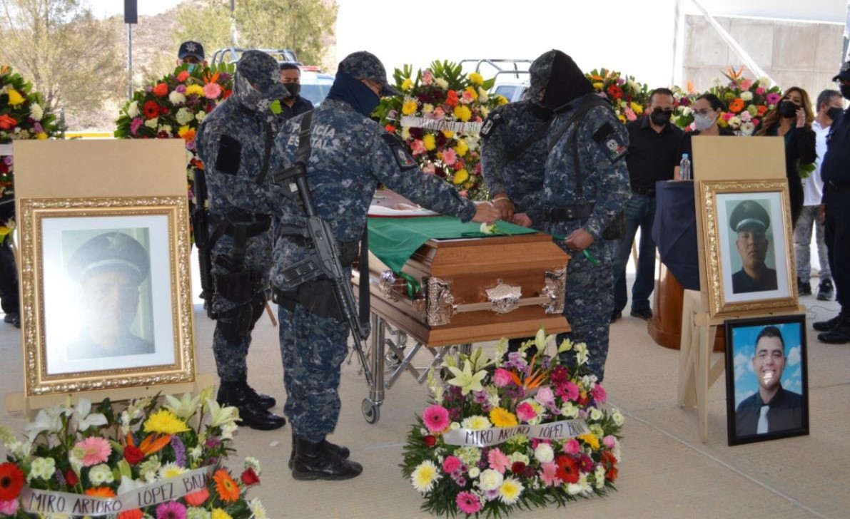Rinden homenaje a policías estatales asesinados en Villa de Cos