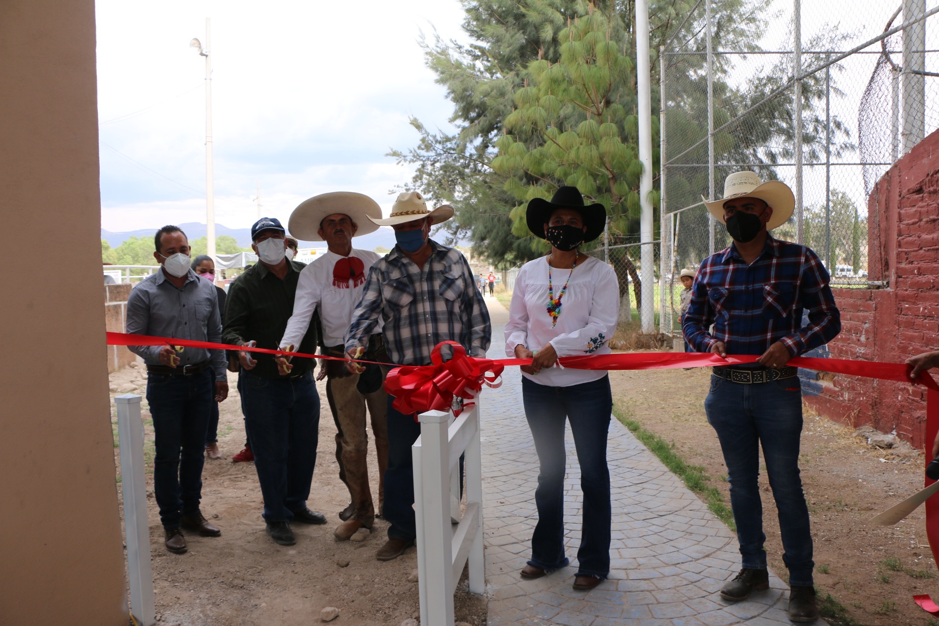 Inauguran acceso a discapacitados en Lienzo Charro de Tepechitlán