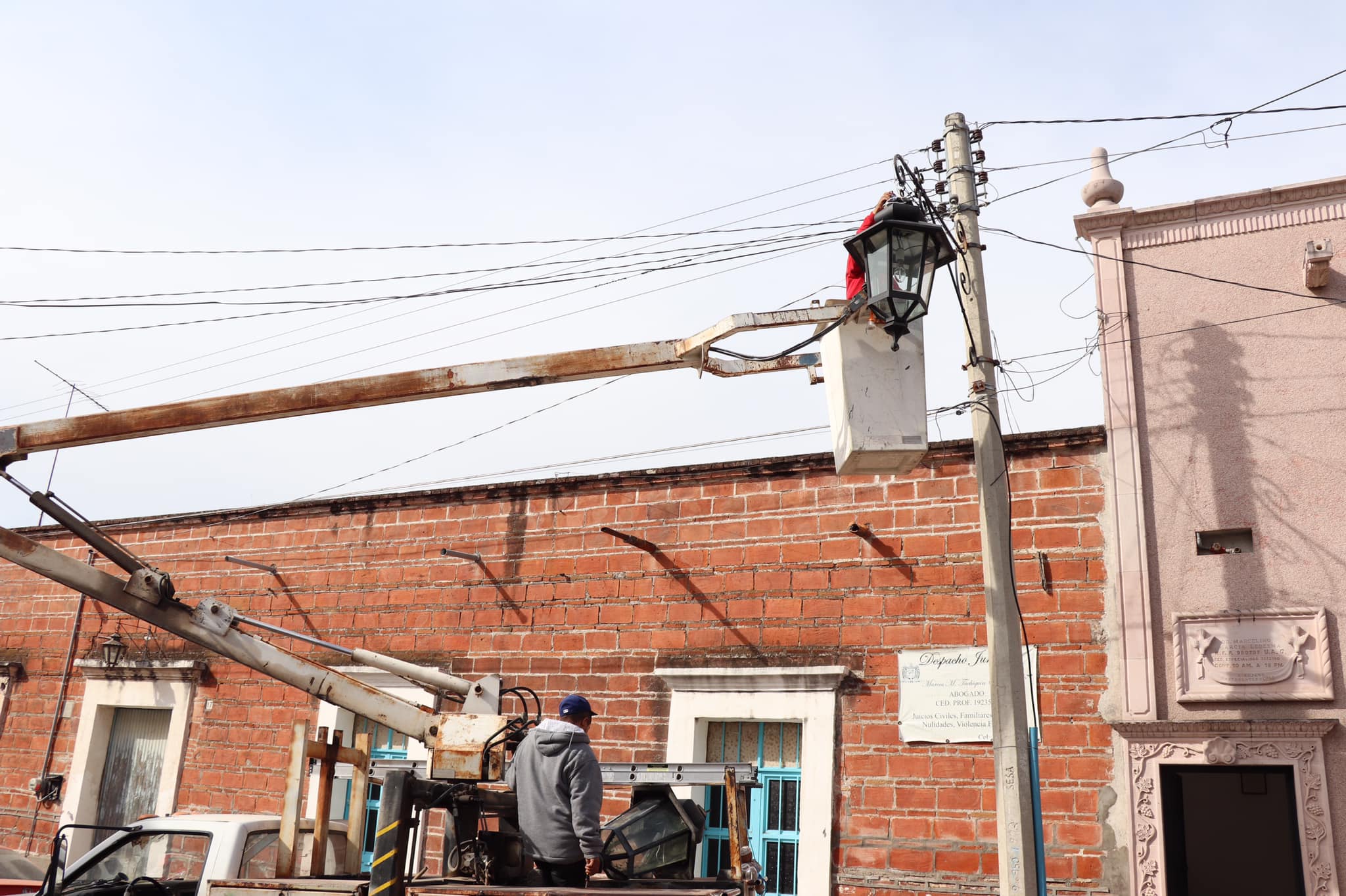 Rehabilitan alumbrado público en Nochistlán