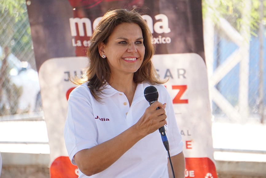 Julia Olguín se compromete a legislar a favor de la población