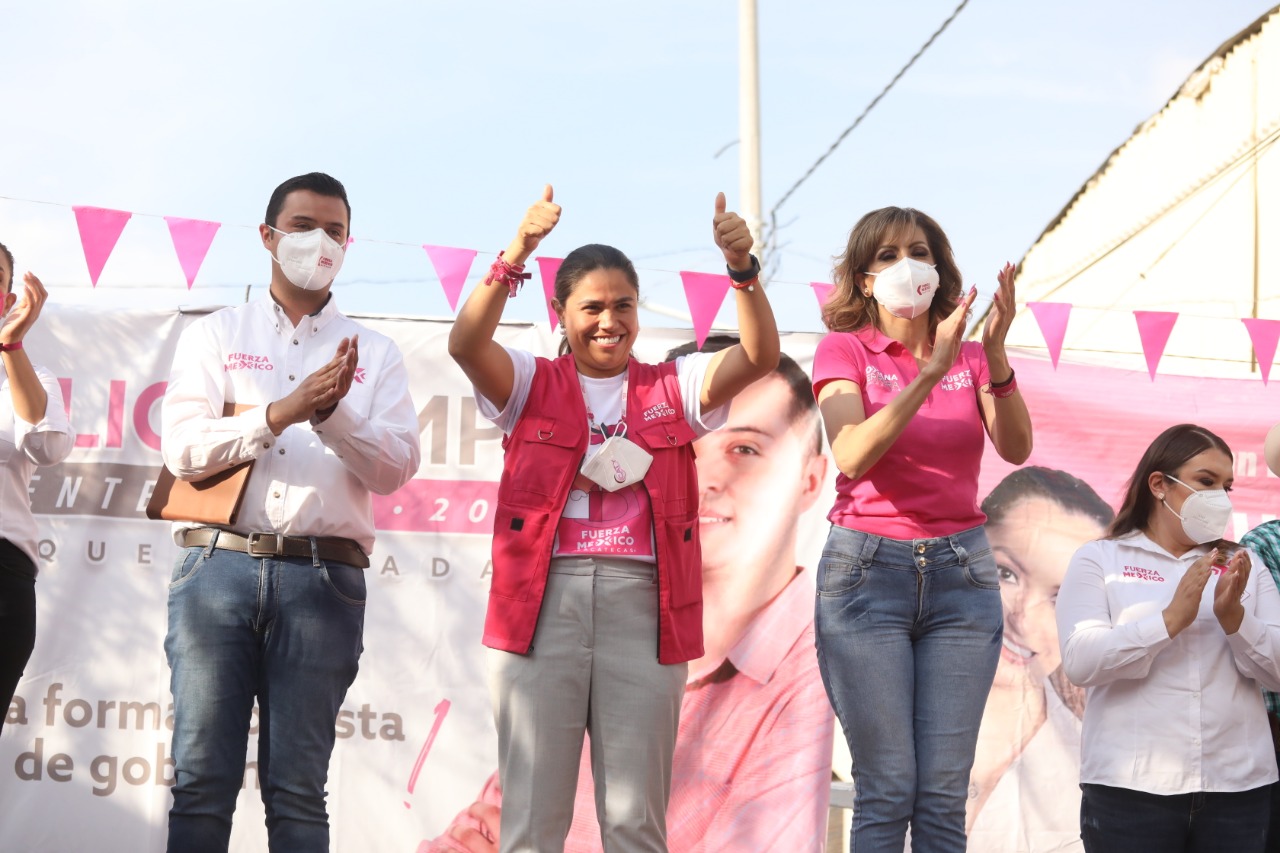 Candidatos de Fuerza por México celebran a mamás en Enrique Estrada