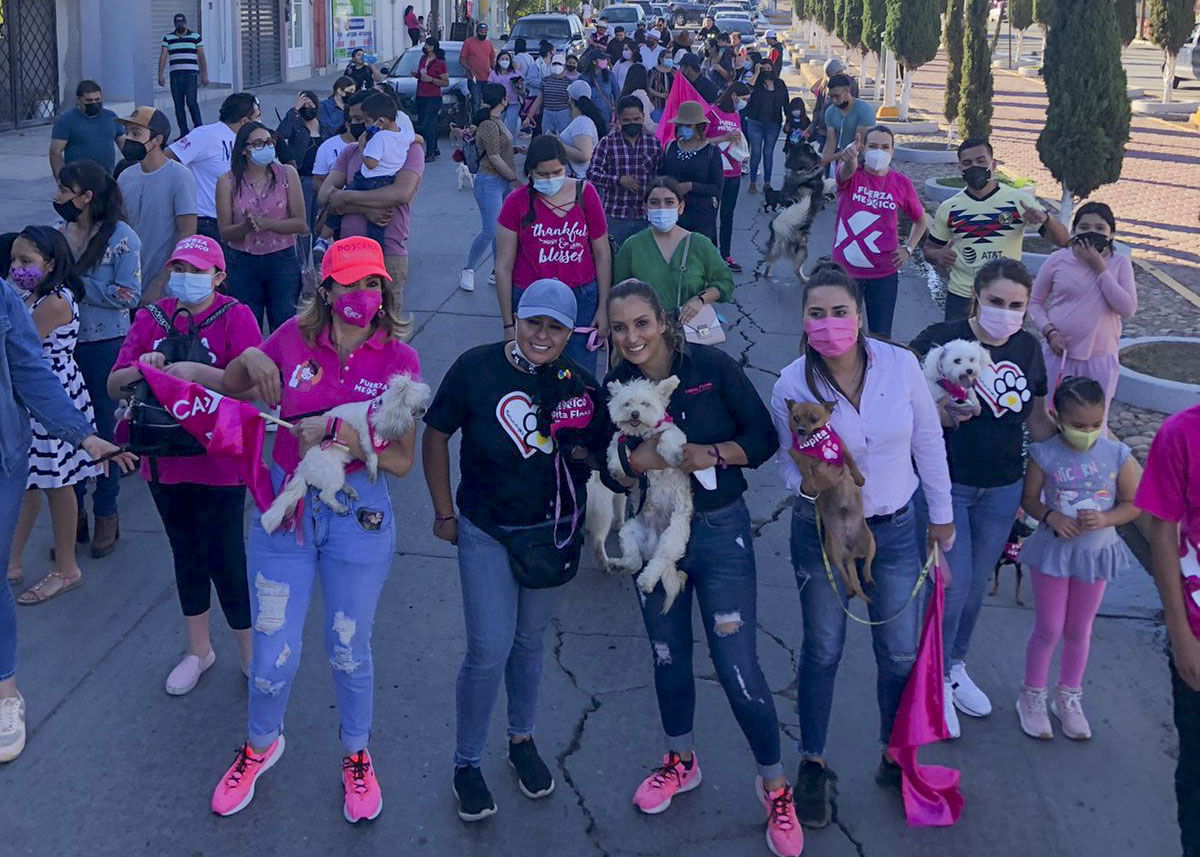 Encabeza Lupita Flores recorrido de mascotas en Fresnillo