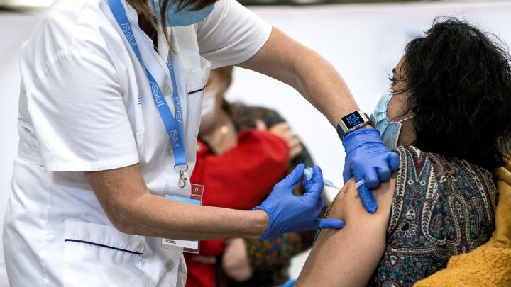 Vacunación a personas de 40 a 49 años iniciará en julio; promete AMLO