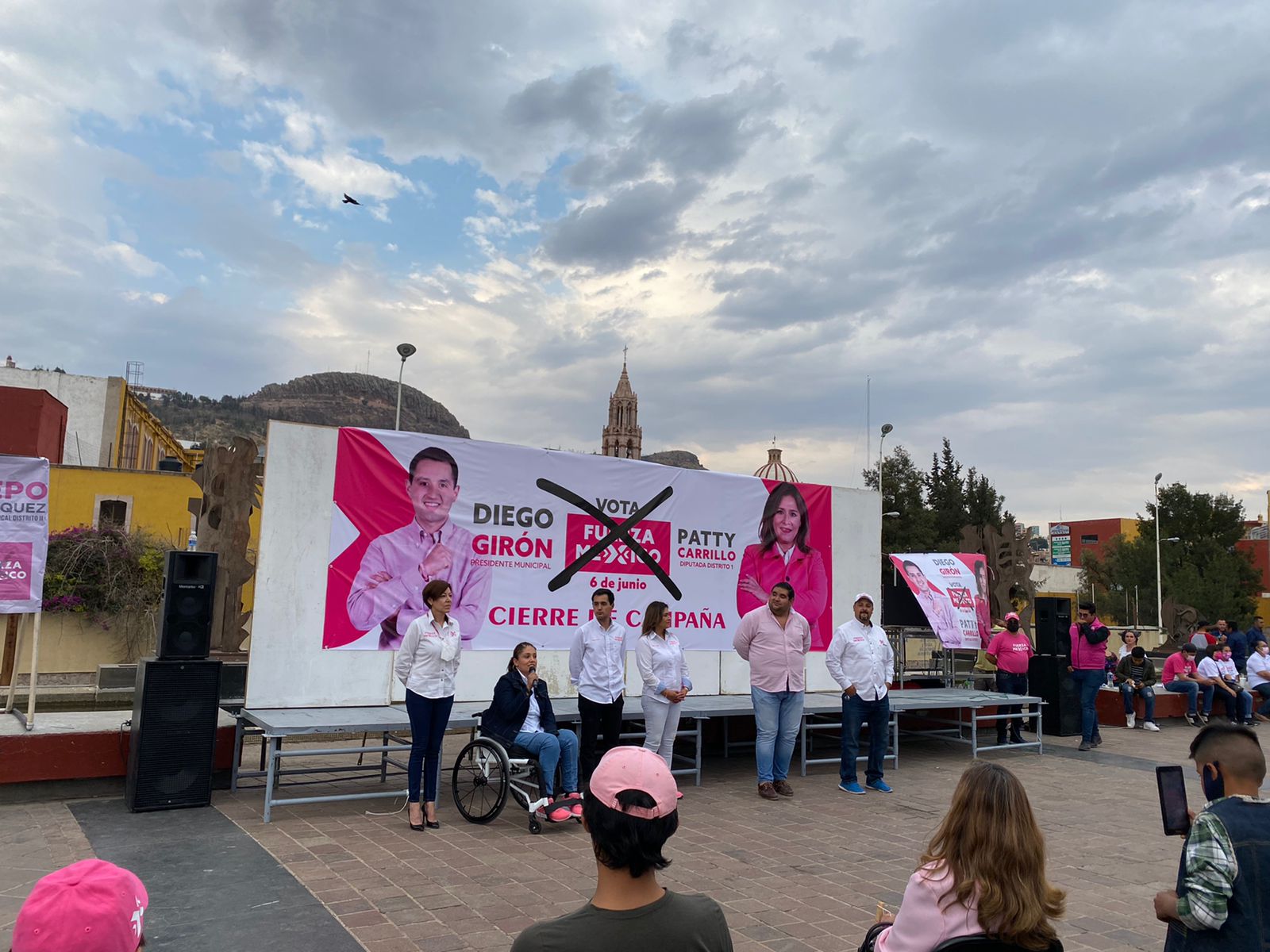 En Plaza Bicentenario, concluyen campaña candidatos de Fuerza por México
