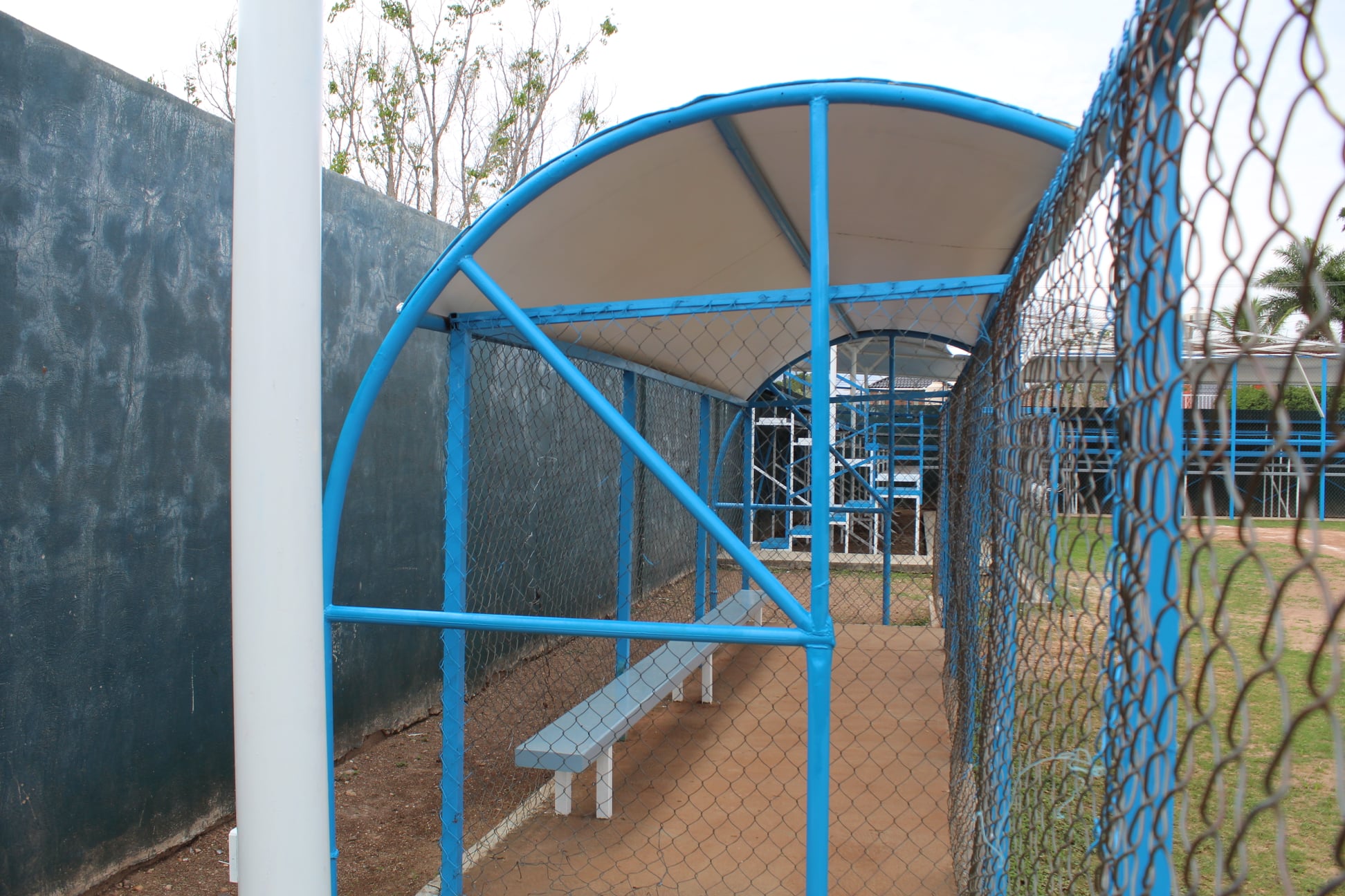 Rehabilitan instalaciones del campo de softbol en Jalpa