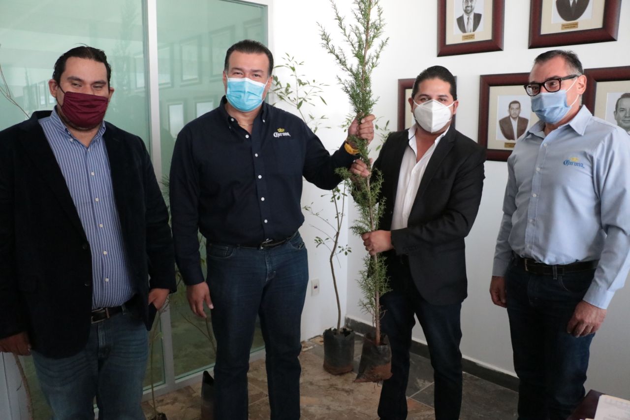 Ayuntamiento y Grupo Modelo firman convenio para donación de árboles