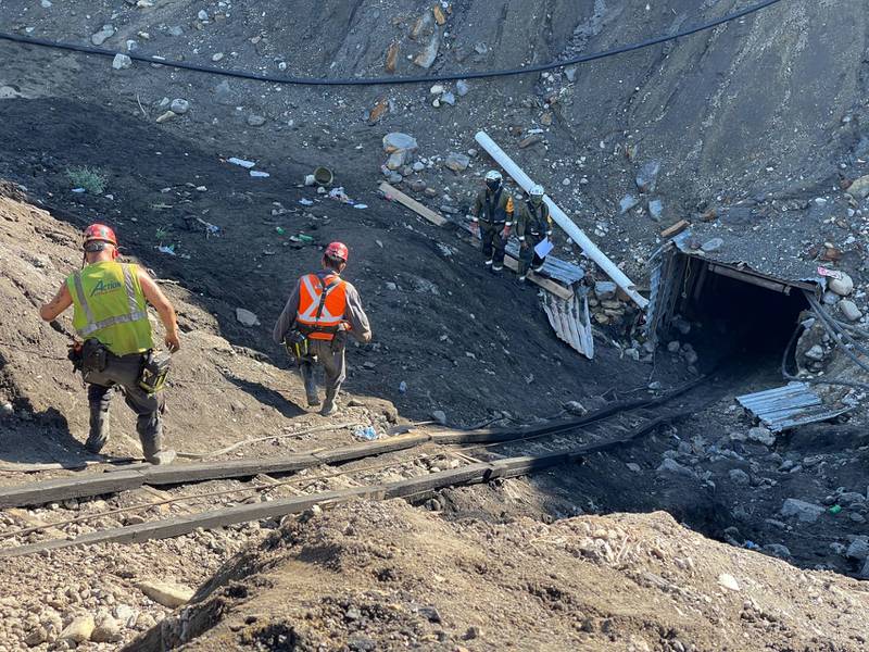 Rescatan cuerpo del séptimo y último minero atrapado en mina de Coahuila