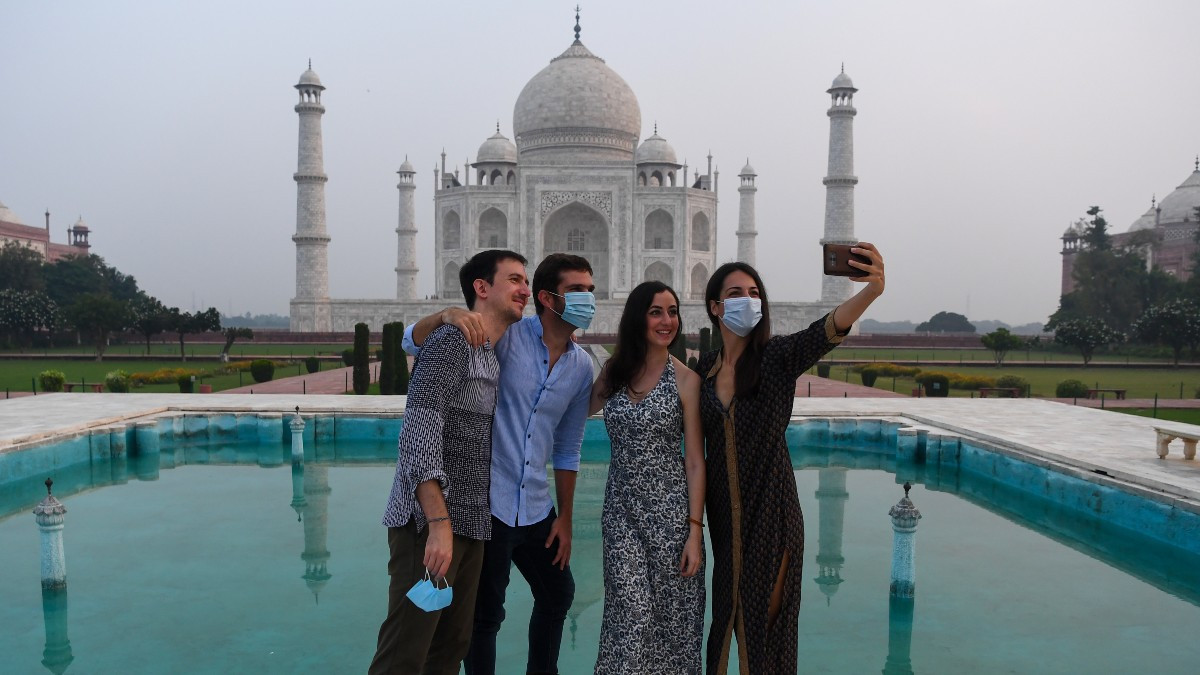 Taj Mahal reabre para los turistas