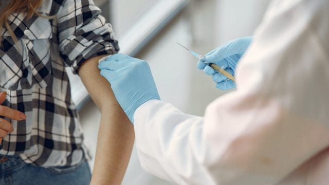 China ‘confía’ a Sinovac y Sinopharm vacunación de niños y adolescentes