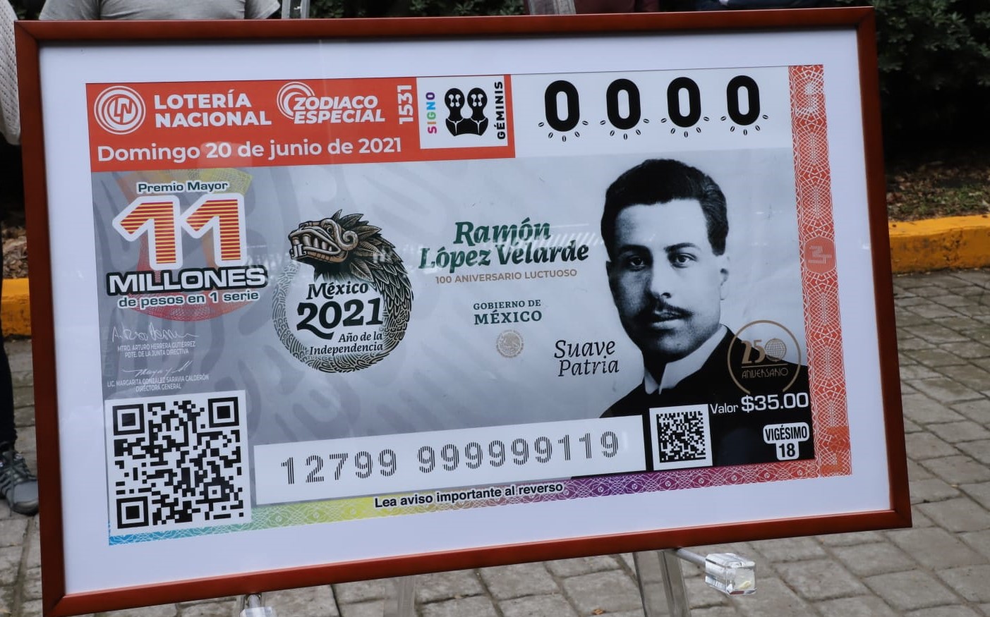 Develan billete de lotería en conmemoración a López Velarde