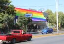 Reafirma Issste apoyo a la comunidad LGBTTTIQ+; viste su fachada con la bandera del movimiento
