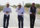 Inaugura tramo carretero y cancha de futbol en Cañitas