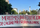 Protesta la FNERRR en el Zócalo contra libros de texto