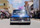 Desfile de carros antiguos deslumbra en las calles de Fresnillo