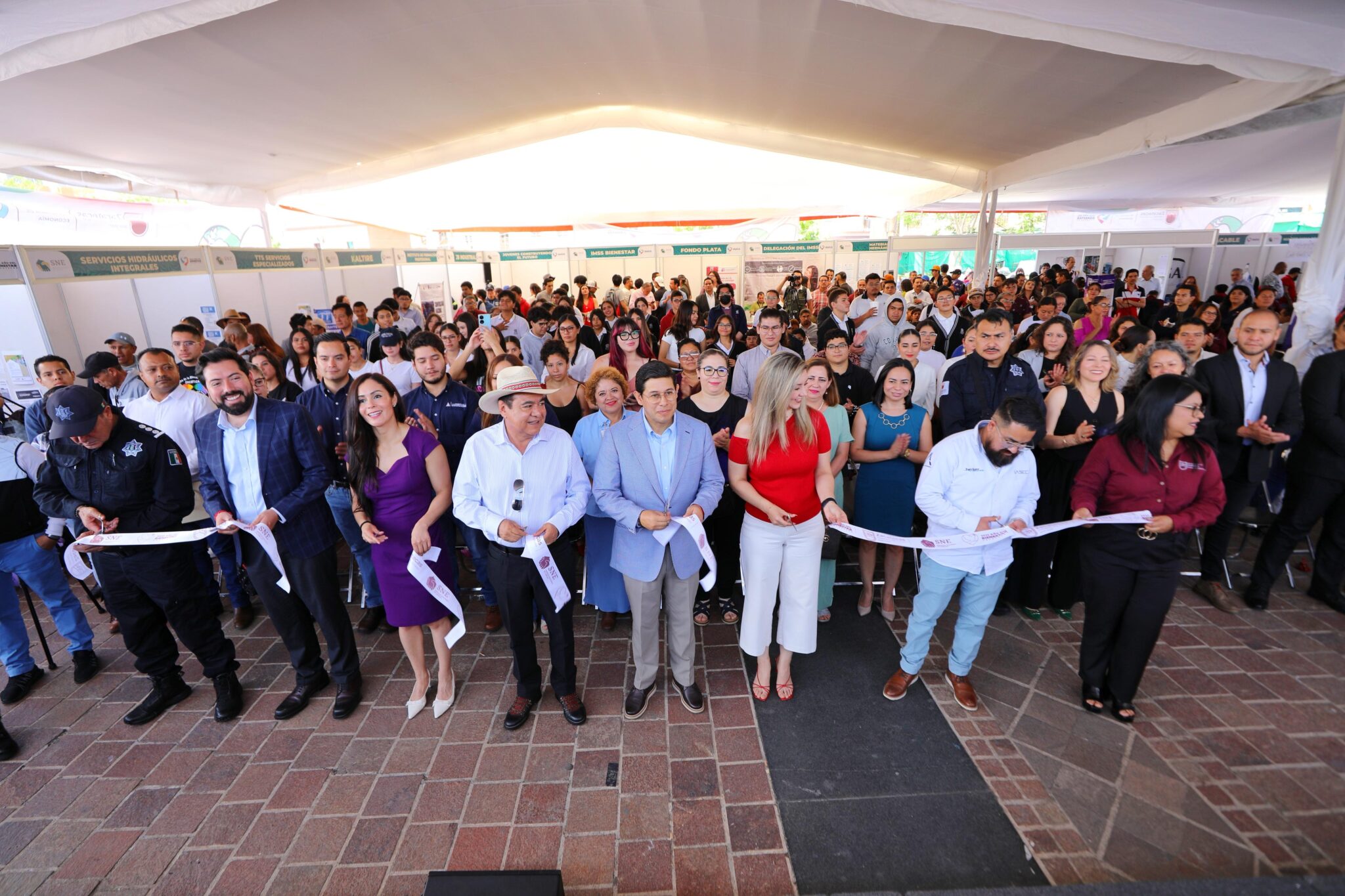 Ofertan más de 400 vacantes en Feria Nacional del Empleo de la ...