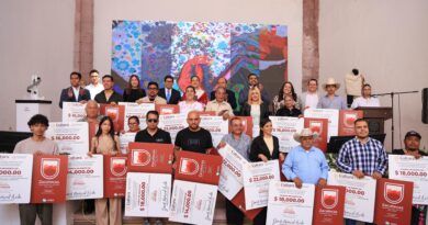 Entregan Gran Premio Estatal de Arte Popular